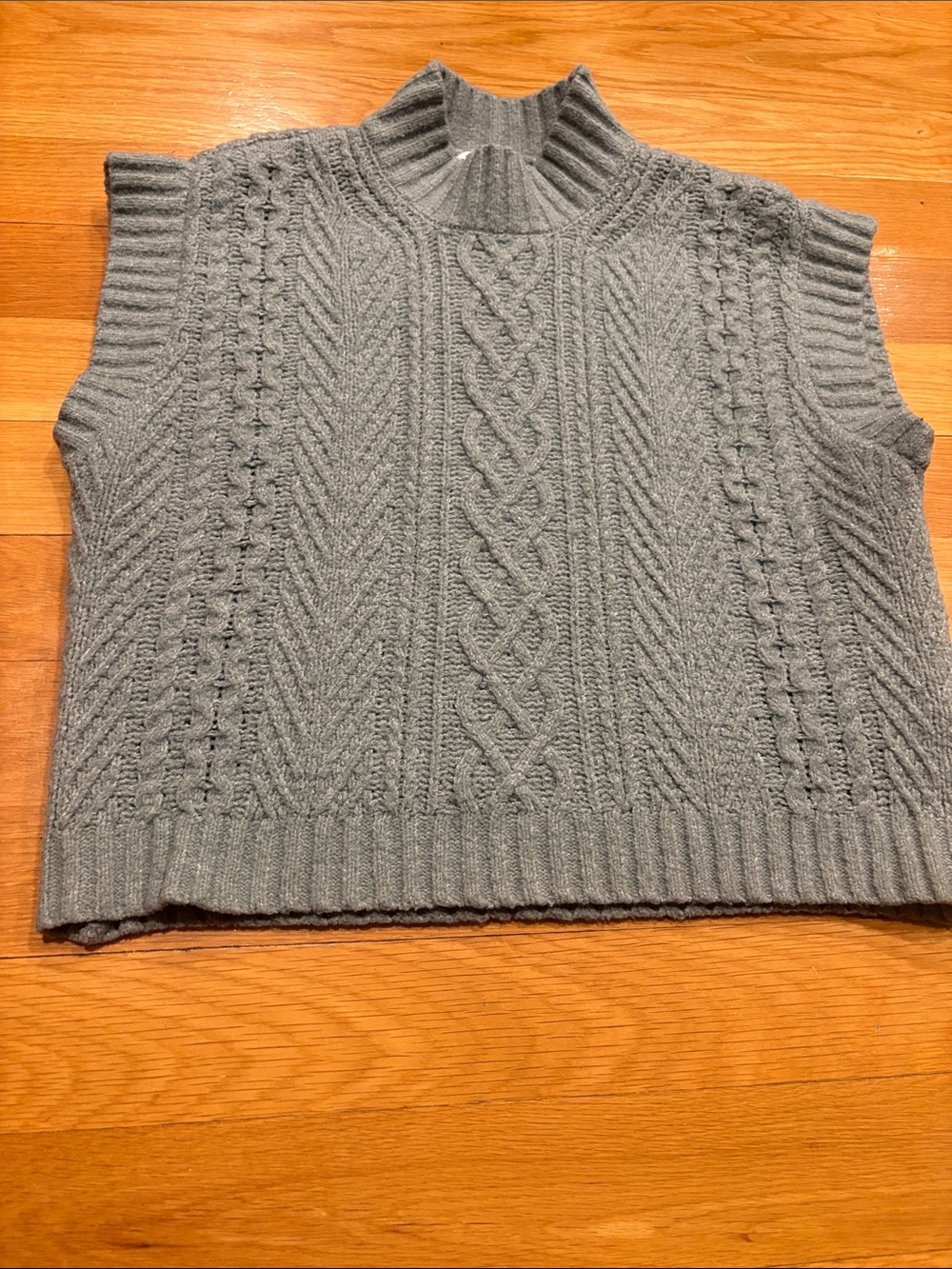 Women’s Gray Cable-Knit Sleeveless Sweater Vest